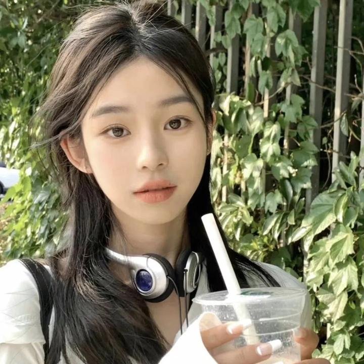 老师，您能坐在我旁边吗？